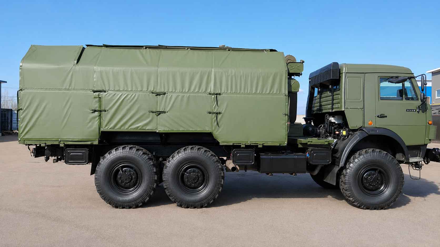Кузов КАМАЗ-5350 с защитными одеялами ПОКРОВ-О 130 (правый борт)